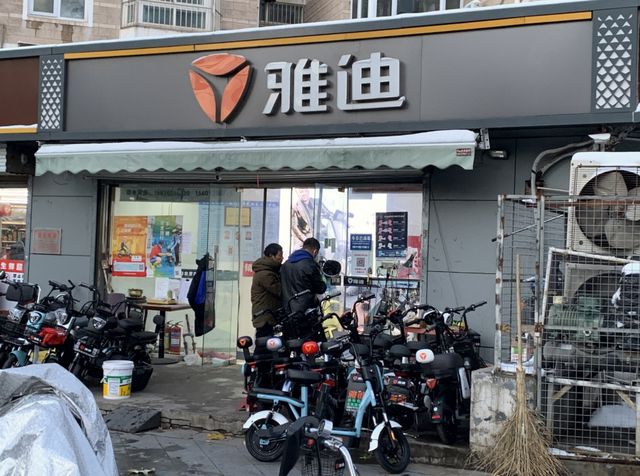 雅迪10亿赌下沉	，欲借金箭“小电驴”进攻县乡！